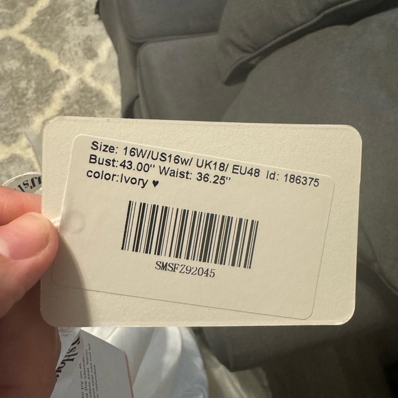 Brand new wedding dress size 16 - Picture 5 of 5